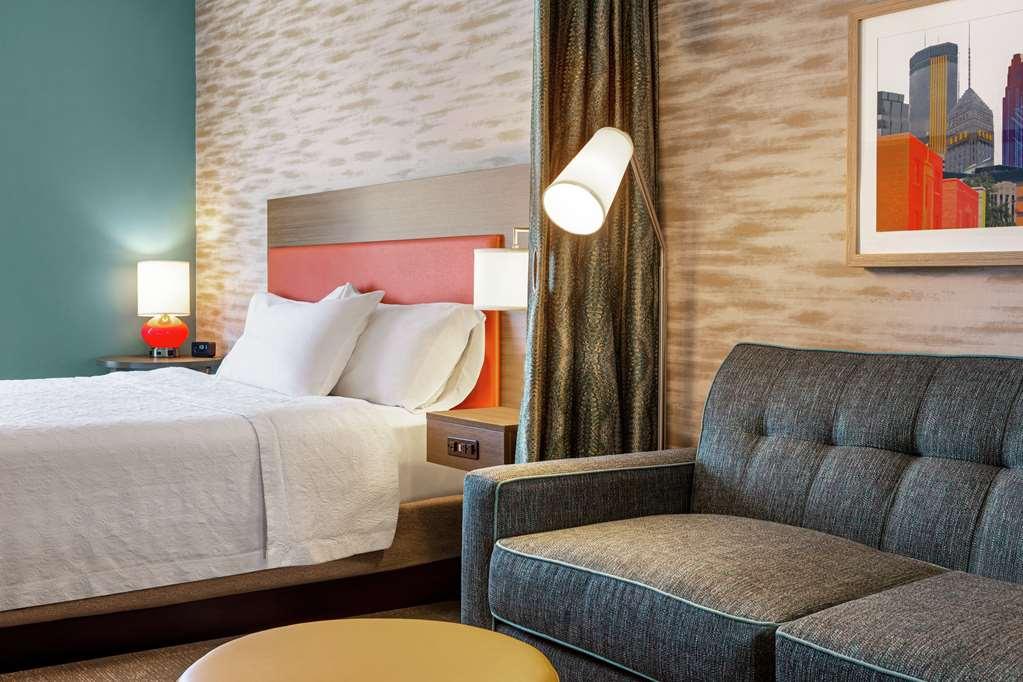 Home2 Suites By Hilton Minneapolis University Area Номер фото